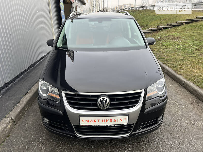 Минивэн Volkswagen Touran 2008 в Киеве