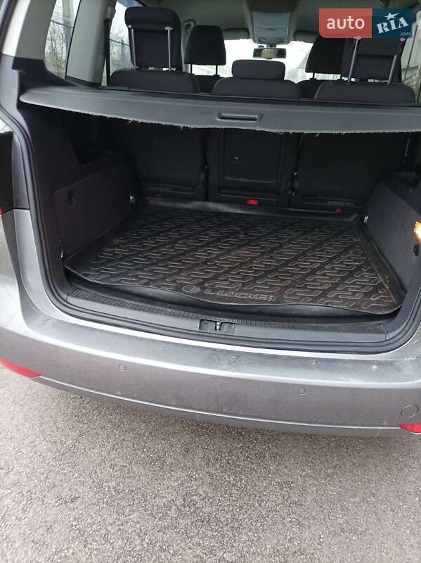 Минивэн Volkswagen Touran 2010 в Киеве фото 7 Минивэн Volkswagen Touran 2010 в Киеве