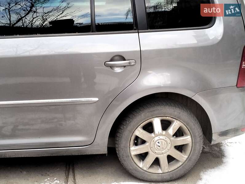 Минивэн Volkswagen Touran 2007 в Ровно