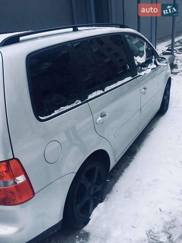Минивэн Volkswagen Touran 2005 в Луцке