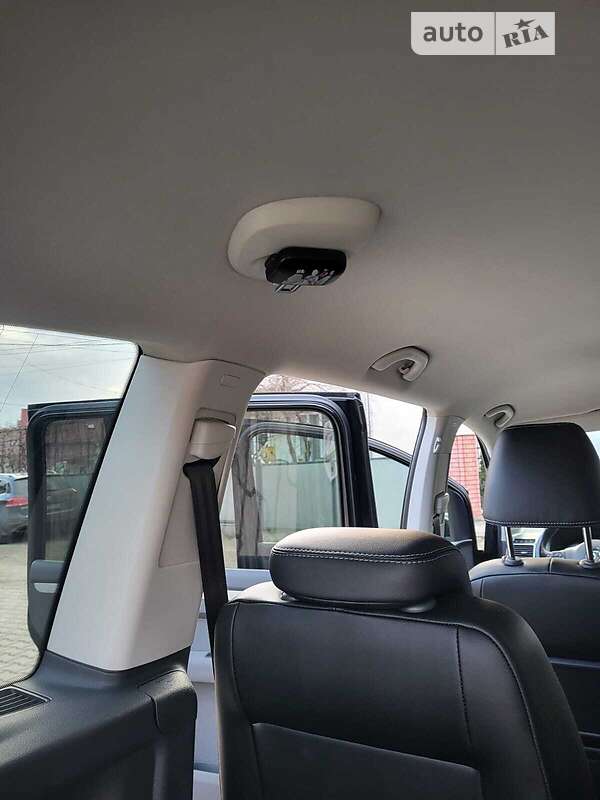 Микровэн Volkswagen Touran 2012 в Черновцах