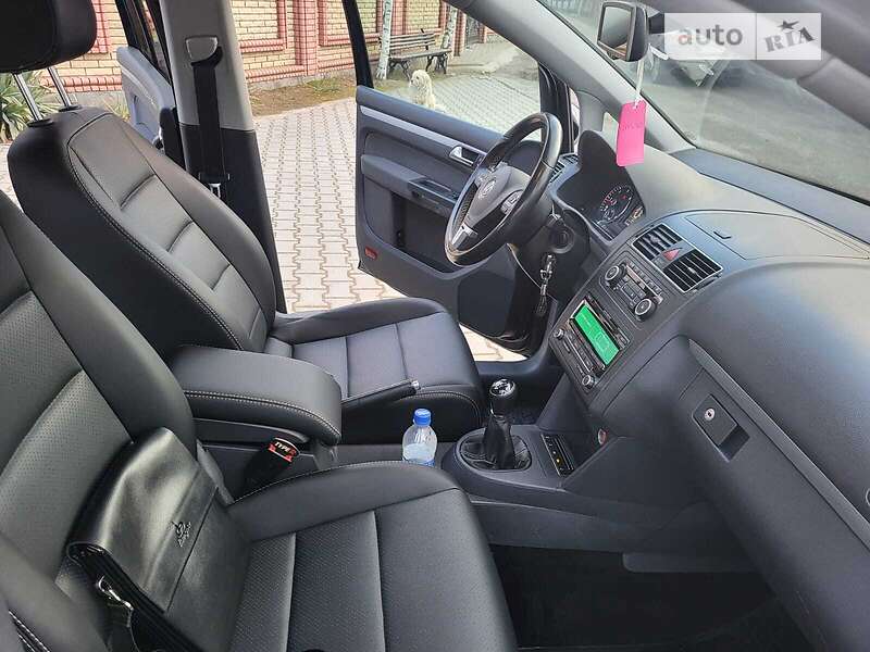 Микровэн Volkswagen Touran 2012 в Черновцах