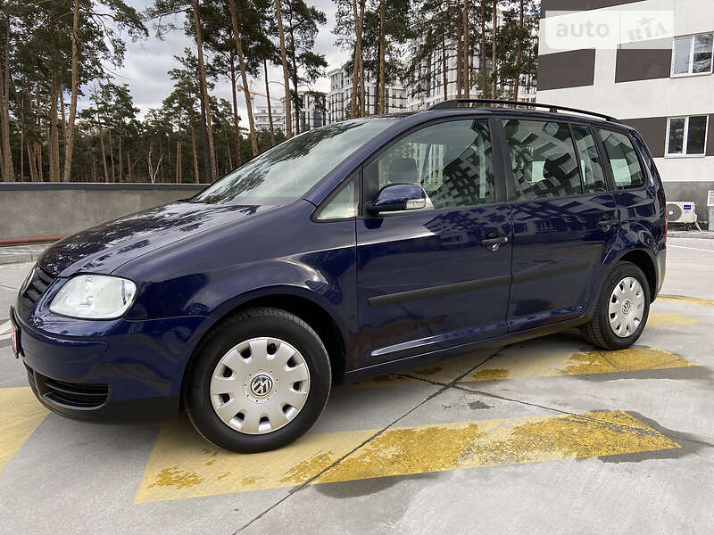 Минивэн Volkswagen Touran 2006 в Киеве