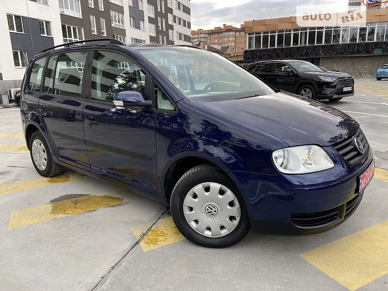 Минивэн Volkswagen Touran 2006 в Киеве