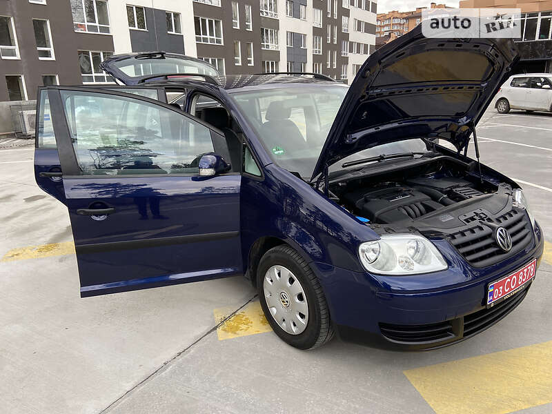 Минивэн Volkswagen Touran 2006 в Киеве
