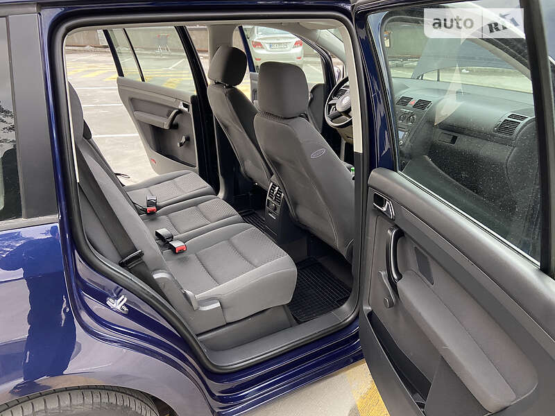 Минивэн Volkswagen Touran 2006 в Киеве