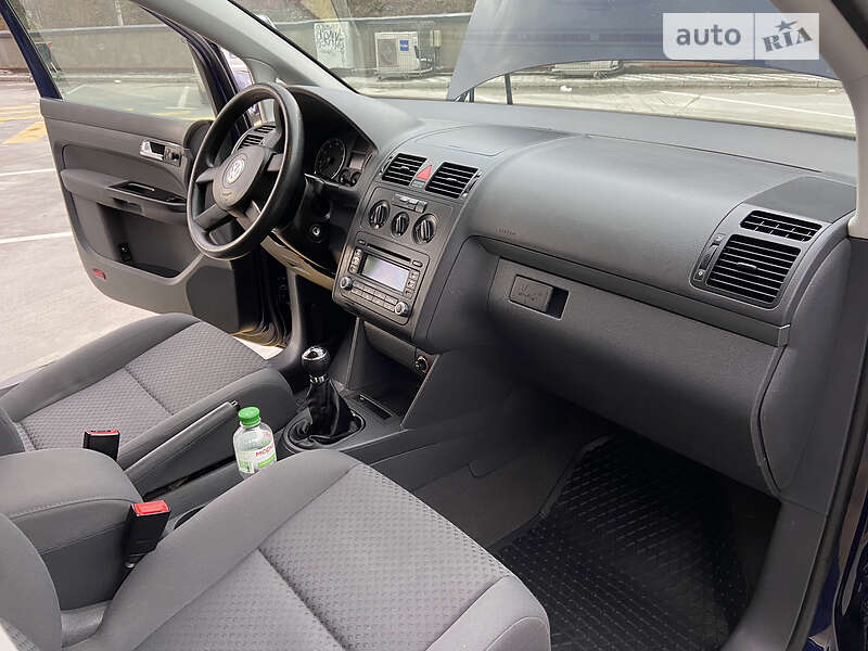 Минивэн Volkswagen Touran 2006 в Киеве