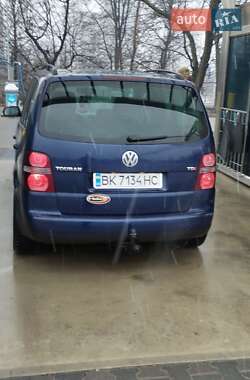 Минивэн Volkswagen Touran 2004 в Рокитном