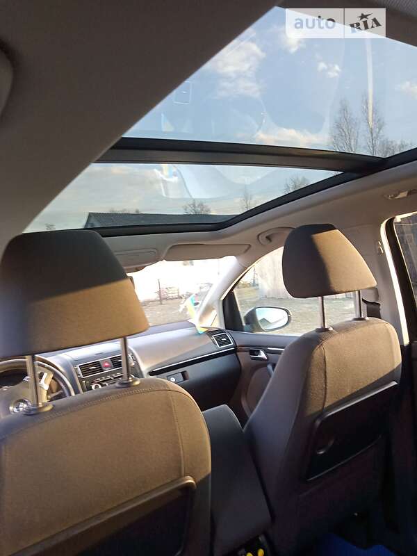 Мікровен Volkswagen Touran 2011 в Камені-Каширському