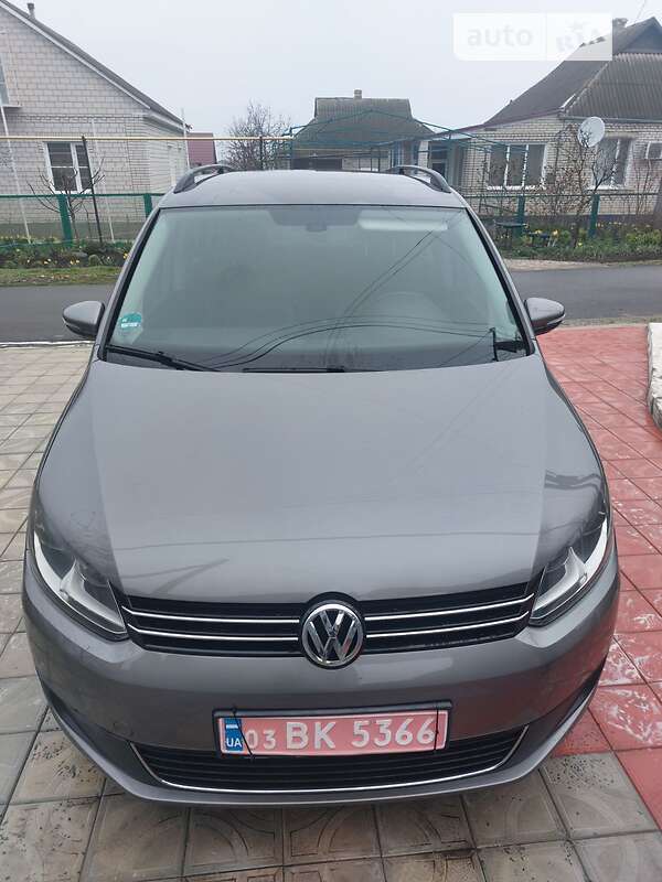 Микровэн Volkswagen Touran 2010 в Подольске