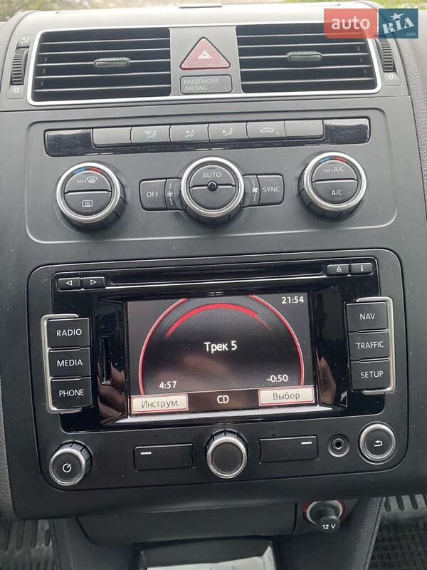 Мікровен Volkswagen Touran 2012 в Дніпрі