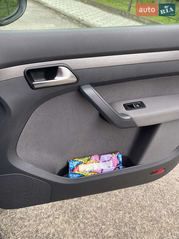 Мікровен Volkswagen Touran 2012 в Дніпрі