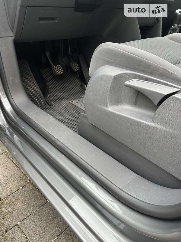 Микровэн Volkswagen Touran 2013 в Харькове