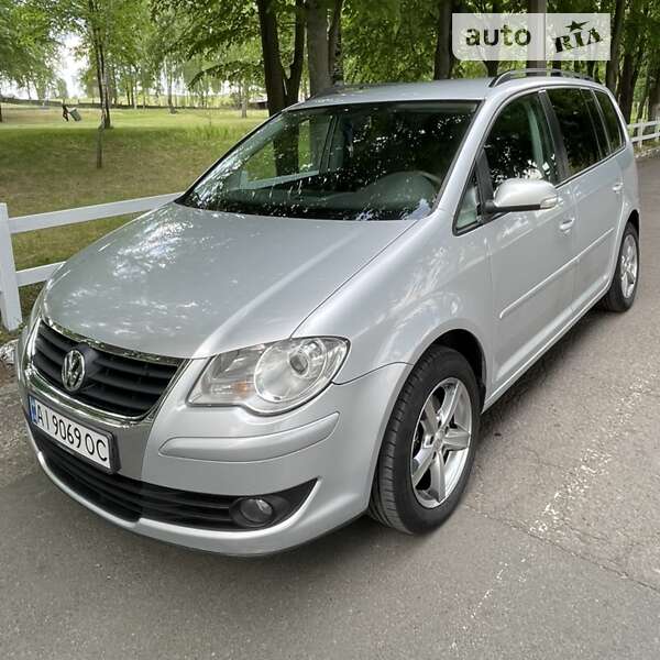 Минивэн Volkswagen Touran 2008 в 