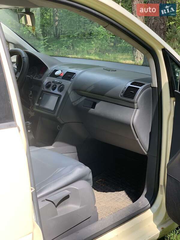 Минивэн Volkswagen Touran 2005 в Бородянке