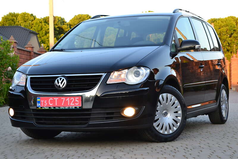 Минивэн Volkswagen Touran 2010 в Ровно