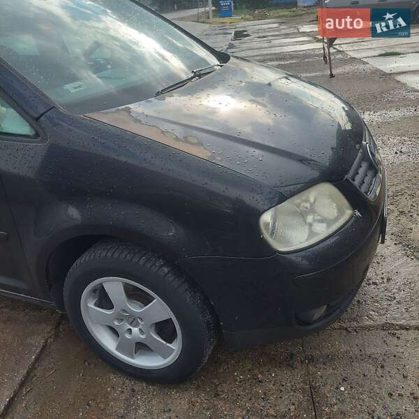Мінівен Volkswagen Touran 2004 в Татарбунарах