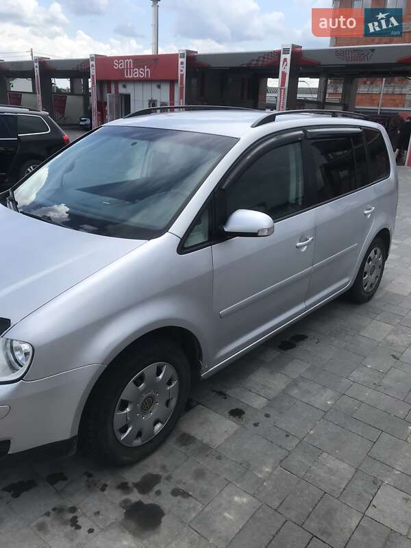 Минивэн Volkswagen Touran 2006 в Хусте