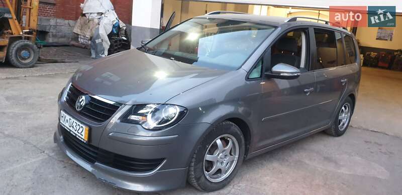 Микровэн Volkswagen Touran 2010 в 
