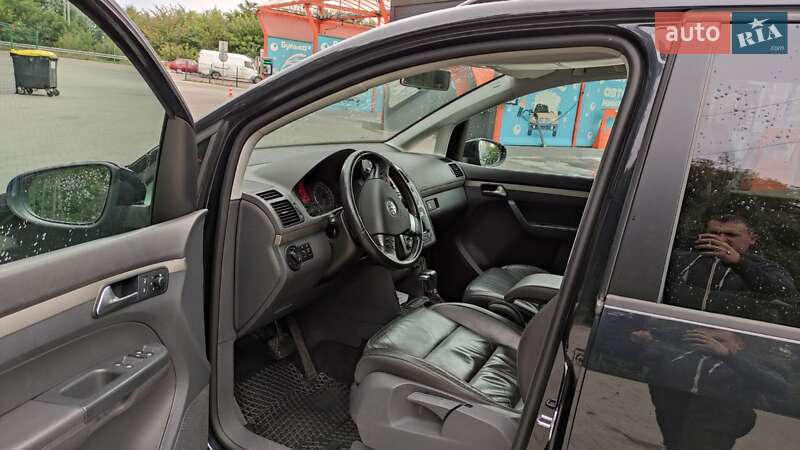 Минивэн Volkswagen Touran 2010 в Житомире