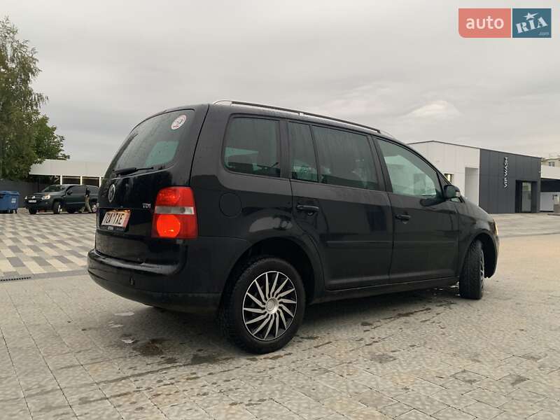 Минивэн Volkswagen Touran 2004 в Ужгороде