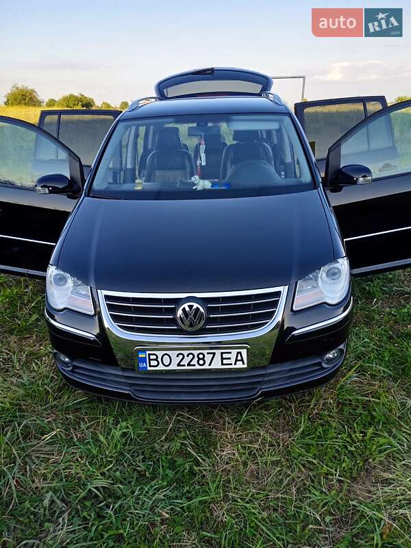 Минивэн Volkswagen Touran 2009 в Бережанах
