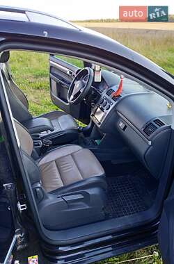 Минивэн Volkswagen Touran 2009 в 