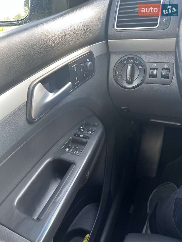 Микровэн Volkswagen Touran 2015 в Глыбокой фото 12 Микровэн Volkswagen Touran 2015 в Глыбокой