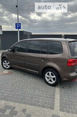 Мікровен Volkswagen Touran 2011 в Іршаві