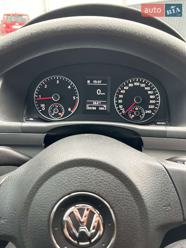 Микровэн Volkswagen Touran 2011 в Иршаве