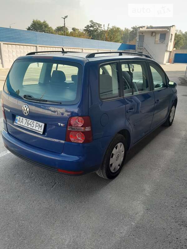 Минивэн Volkswagen Touran 2008 в Киеве