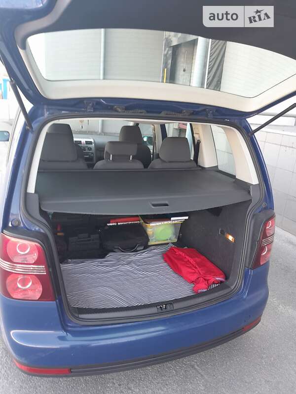 Минивэн Volkswagen Touran 2008 в Киеве