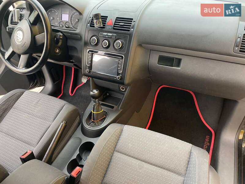 Минивэн Volkswagen Touran 2003 в Новояворовске