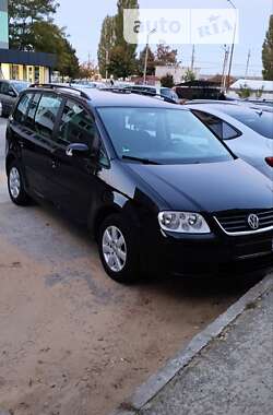 Минивэн Volkswagen Touran 2006 в Вараше