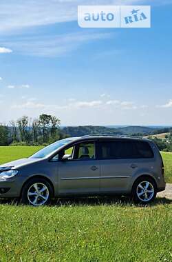 Минивэн Volkswagen Touran 2008 в Кельменцах