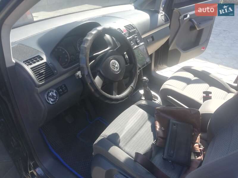 Минивэн Volkswagen Touran 2004 в Вознесенске