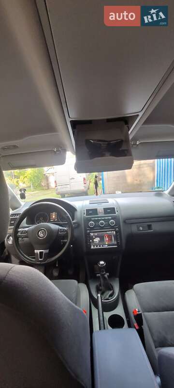 Микровэн Volkswagen Touran 2014 в Черновцах