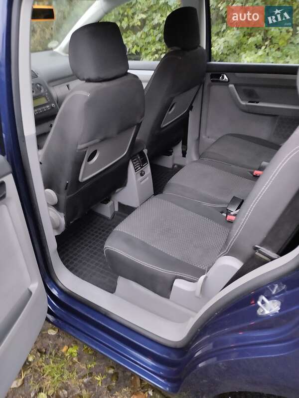 Минивэн Volkswagen Touran 2003 в Мене