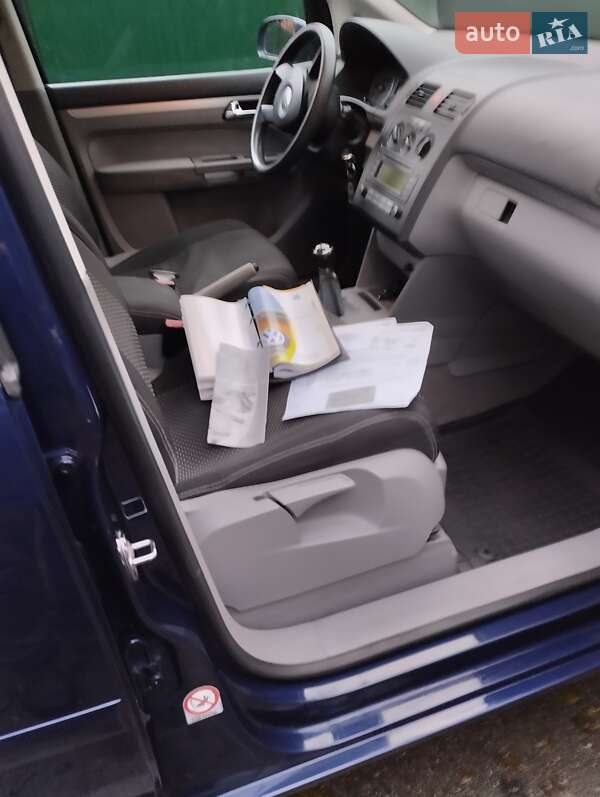 Минивэн Volkswagen Touran 2003 в Мене