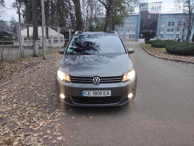 Микровэн Volkswagen Touran 2011 в Черновцах