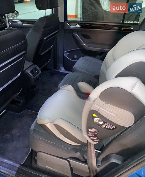 Микровэн Volkswagen Touran 2017 в Львове