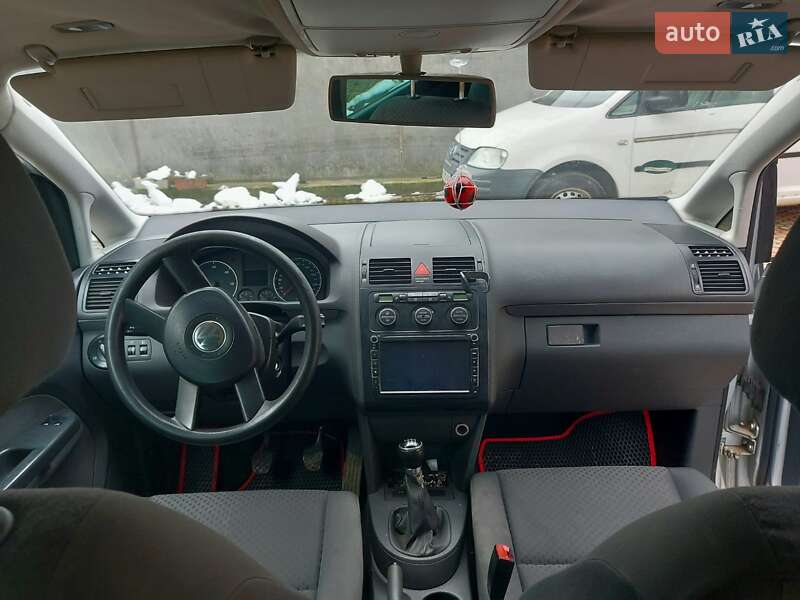 Минивэн Volkswagen Touran 2006 в Иршаве