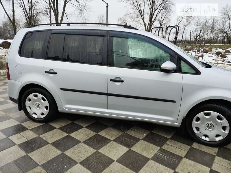 Мінівен Volkswagen Touran 2010 в Самборі