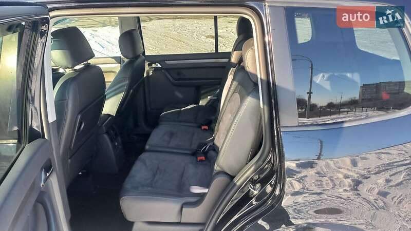 Микровэн Volkswagen Touran 2011 в Киеве