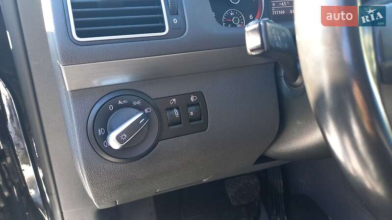 Микровэн Volkswagen Touran 2011 в Киеве