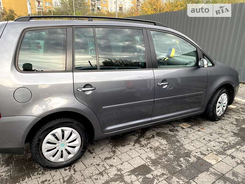 Мінівен Volkswagen Touran 2006 в Воловцю