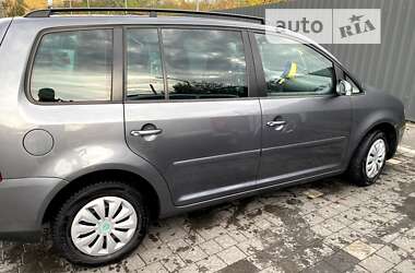 Мінівен Volkswagen Touran 2006 в Воловцю