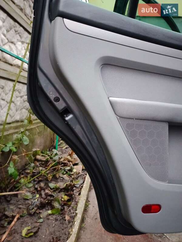 Минивэн Volkswagen Touran 2006 в Днепре