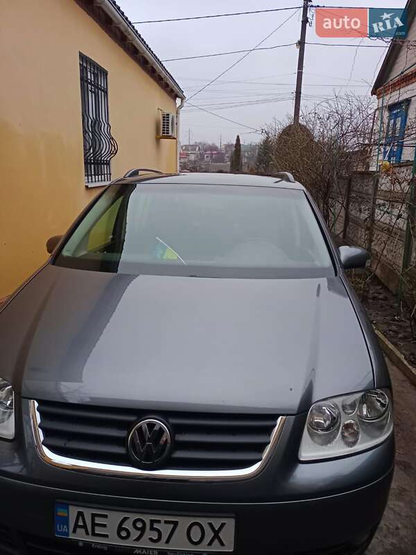 Минивэн Volkswagen Touran 2006 в Днепре