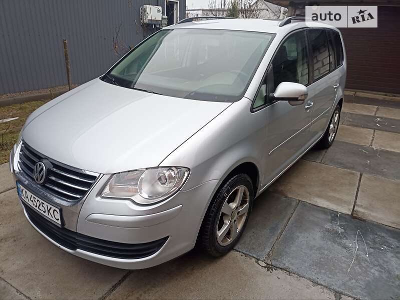 Минивэн Volkswagen Touran 2007 в Киеве